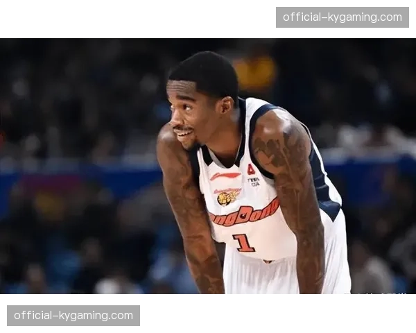 广东队小外援萨姆纳膝盖受伤恢复未达预期，已返回美国接受康复治疗